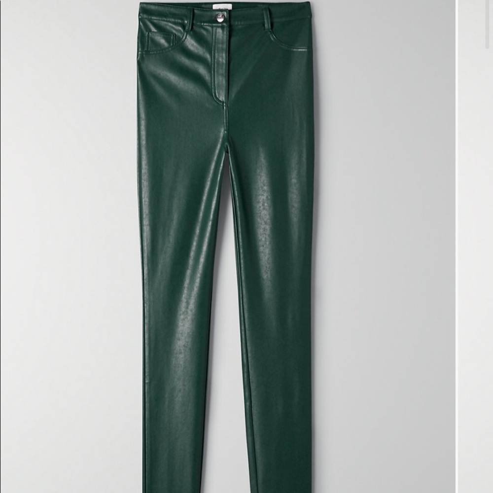 Aritzia Wilfred Charm Pant in Dark Green color